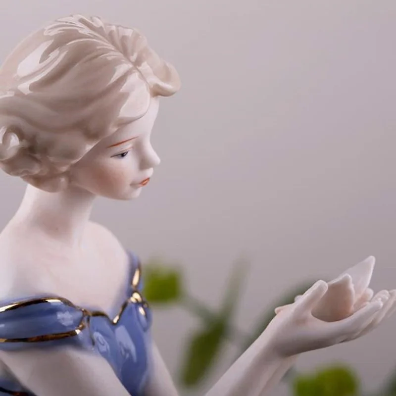 Europe Ceramic Beauty Figurine - Nutcracker Figurine recensione e prezzo