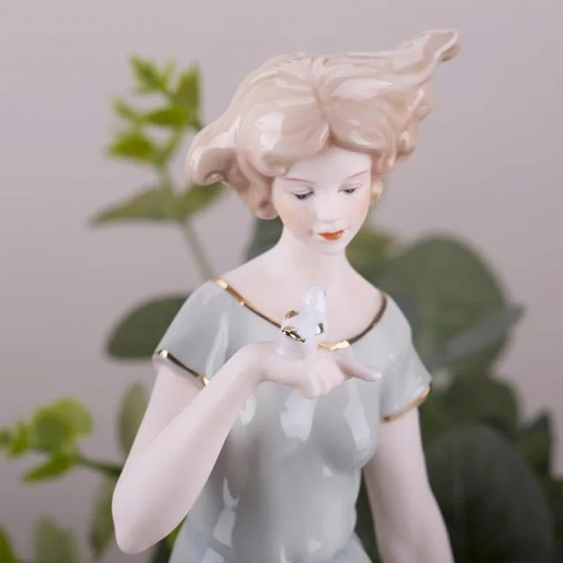 Europe Ceramic Beauty Figurine - Nutcracker Figurine recensione e prezzo