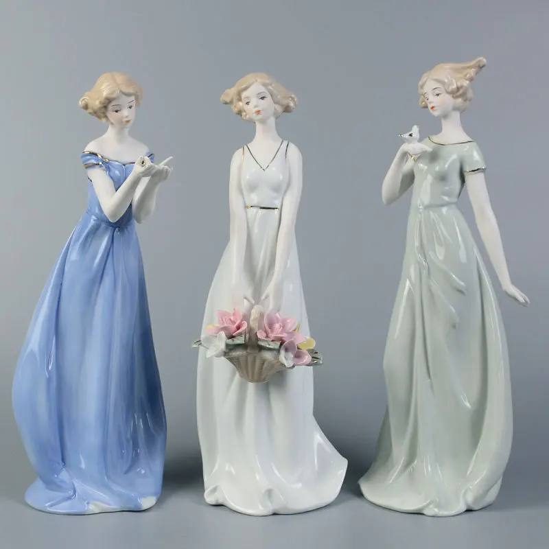 Europe Ceramic Beauty Figurine - Nutcracker Figurine recensione e prezzo